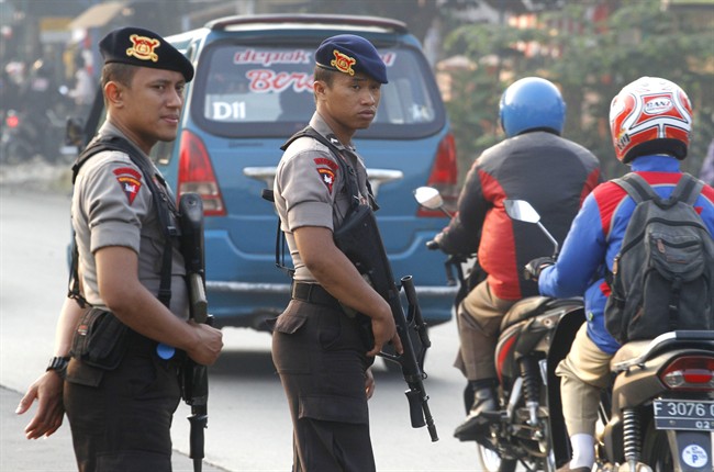 Armed officers stand guard outside a police compound where Indonesian militant Umar Patek is detained in the outskirts of Jakarta, Indonesia, Thursday, Aug. 11, 2011. Patek who allegedly made the explosives used in the 2002 Bali bombings returned to his homeland under tight security Thursday, more than six months after he was captured in northwest Pakistan, officials said. (AP Photo/Irwin Fedriansyah).