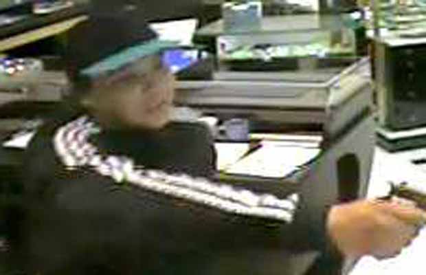 Suspects wanted in Edmonton jewelry store robbery - image