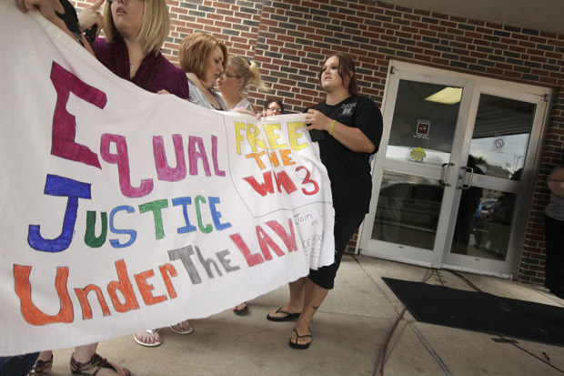 Judge accepts plea to free ‘West Memphis Three’ - image