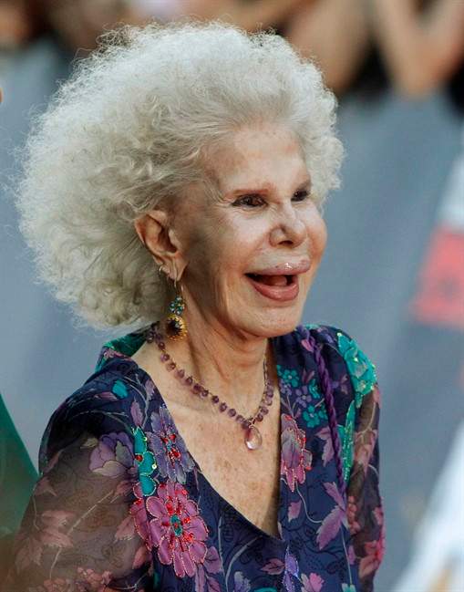 In this photo taken June 16, 2010, the Duchess of Alba arrives for a movie preview in Seville, Spain. The Duchess of Alba, one of Spain's richest nobles is to marry at age 85, wedding her 60-year-old boyfriend despite having only grudging acceptance from her children. The Duchess of Alba released a statement Tuesday Aug. 23, 2011 saying she'll marry Alfonso Diez in early October. (AP Photo/Paul White).