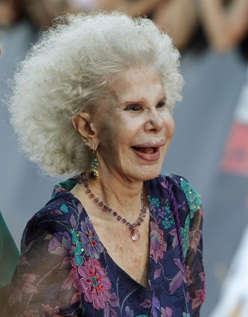 In this photo taken June 16, 2010, the Duchess of Alba arrives for a movie preview in Seville, Spain. The Duchess of Alba, one of Spain's richest nobles is to marry at age 85, wedding her 60-year-old boyfriend despite having only grudging acceptance from her children. The Duchess of Alba released a statement Tuesday Aug. 23, 2011 saying she'll marry Alfonso Diez in early October. (AP Photo/Paul White).