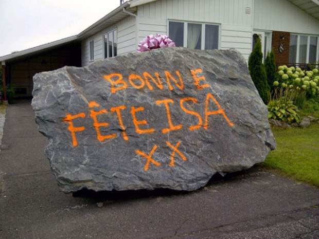 Quebec mayor’s gift to ex-wife: 20-ton boulder on her lawn - image