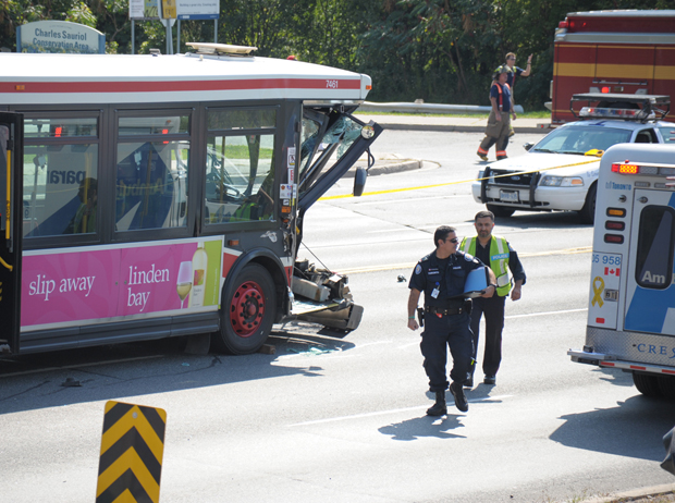 One dead, 11 injured in Toronto bus crash - image