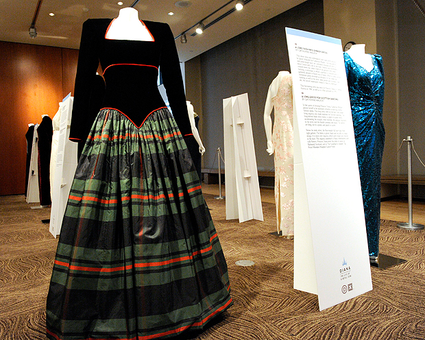 Canadian Princess Diana dress auction ends in confusion, accusations - image