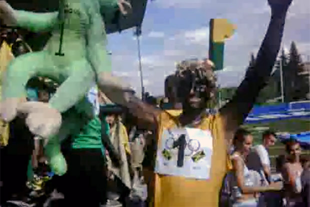 Video: White Montreal students stir controversy by painting themselves black - image