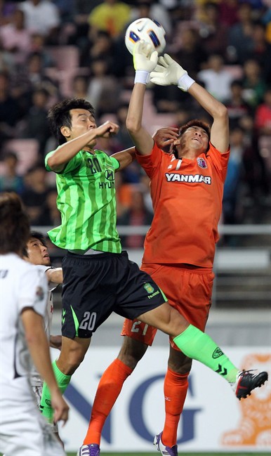 Korean soccer club bans fan for 10 years for banner mocking Japanese earthquake - image