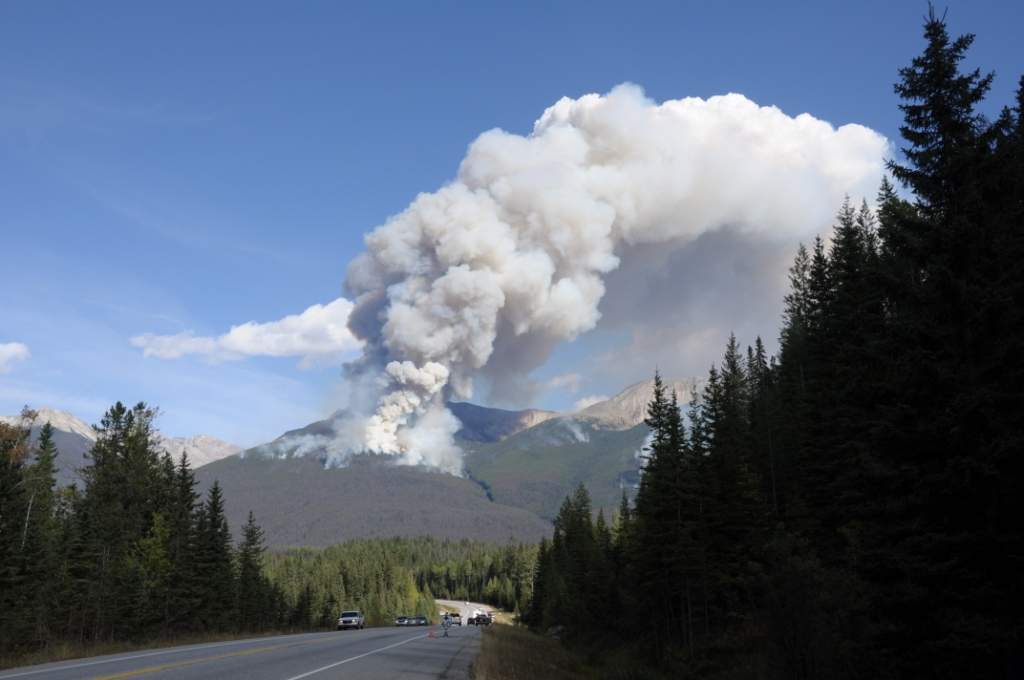 Smoke from prescribed burn in B.C. prompts advisory for Calgary and area - image