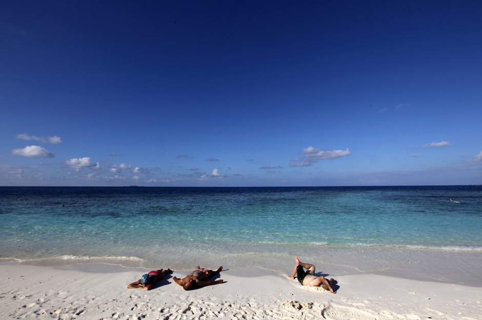 Canadians planning vacations despite uncertain economy - image