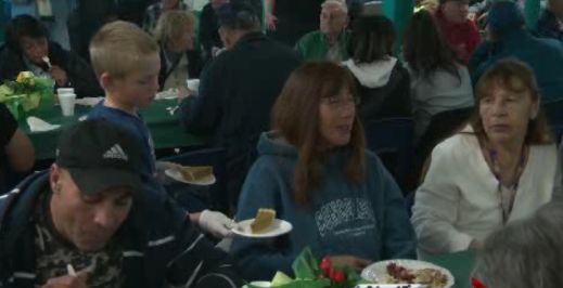 Edmonton’s less fortunate get treated to Thanksgiving dinner thanks to young volunteers - image