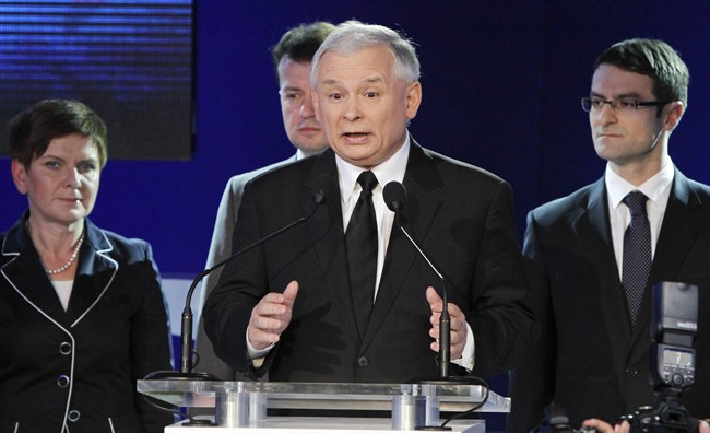 Polish opposition leader Jaroslaw Kaczynski speaks to supporters after the parliamentary elections in Warsaw, Poland, Sunday, Oct. 9, 2011. An exit poll shows that the centrist Civic Platform party of Prime Minister Donald Tusk is winning Poland's national election with 39.6 percent of the votes. The TNS OBOP exit poll shows opponent Jaroslaw Kaczynski's conservative Law and Justice party with 30.1 percent. (AP Photo/Czarek Sokolowski).