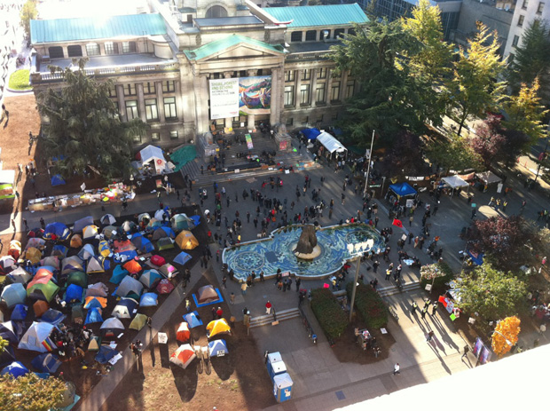 Occupy protests move into third day after hundreds camp out - image