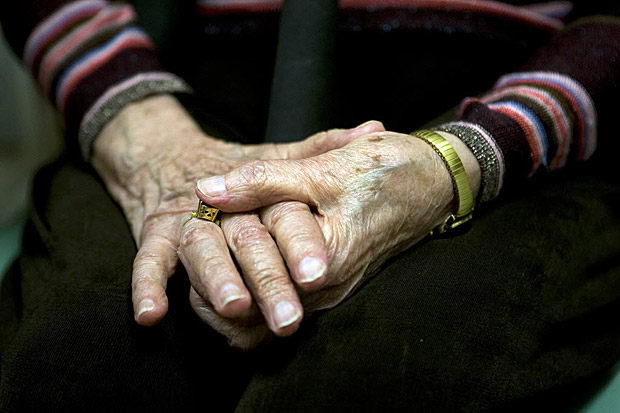 Man charged with defrauding senior with Alzheimer’s of more than $100,000 - image