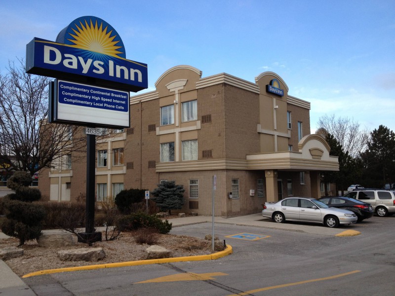 A Windsor, Ont., housekeeper said she expected
the usual haul of linens and towels when she began cleaning a room
at a Days Inn hotel - not a bag filled with US$4,700 in cash.
