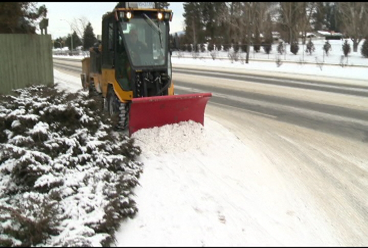 Snow removal begins on Kelowna residential roads - image