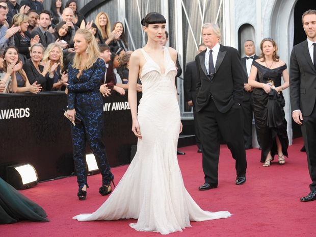Early nods at Oscars for stylish gowns, including Mara, stars from ‘The Help,’ ‘Bridesmaids’ - image
