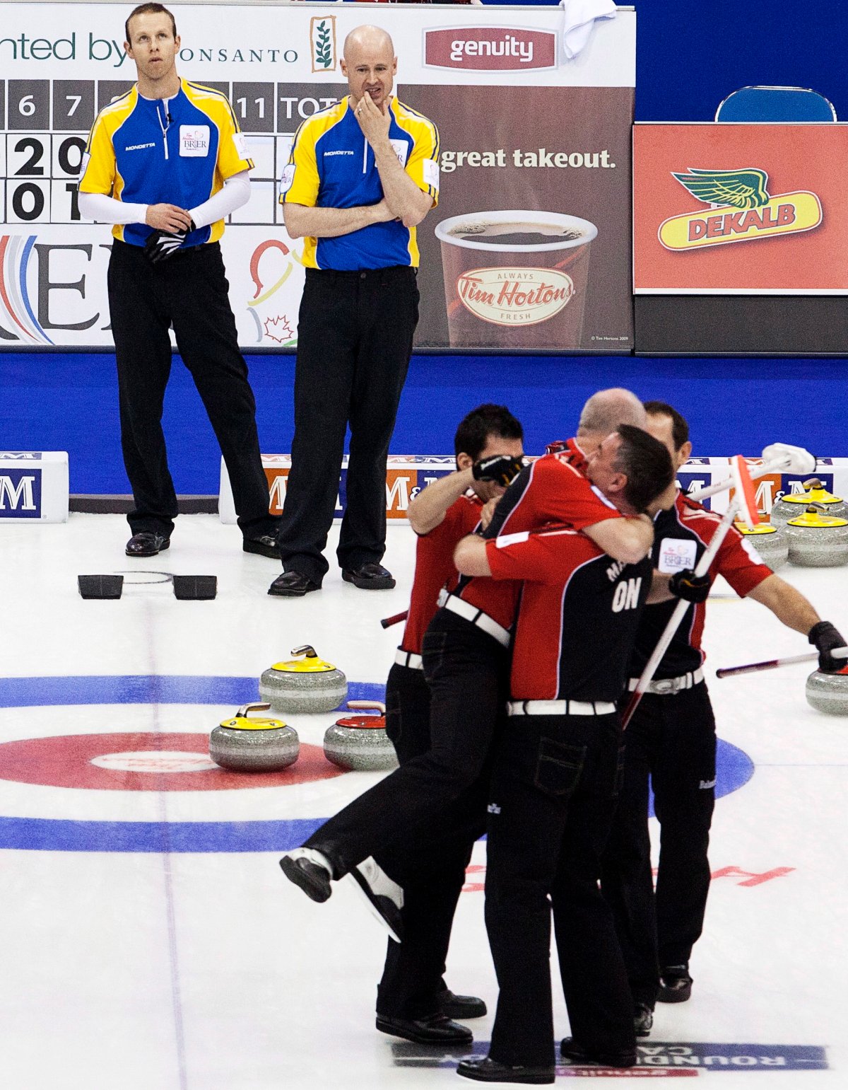 Ontario’s Howard downs Alberta’s Koe 7-6 to win Canadian curling championship - image