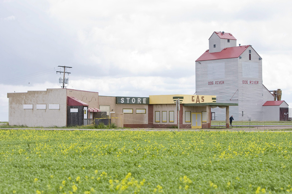 Stars of the hit Canadian TV series "Corner Gas" are pumped to reunite for a new movie, and say it's like seeing family again.