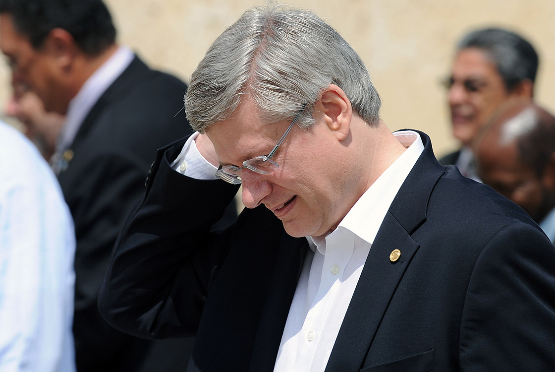 Support for Harper plunges