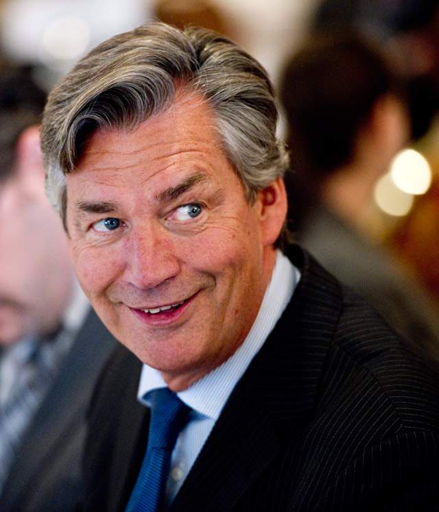 Portrait of former premier Gary Doer to be unveiled - image