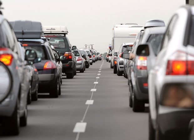 A five-vehicle pileup was the first in a series of events that led to an 11 km traffic jam in Repentigny Thursday morning. Dec. 7, 2017.