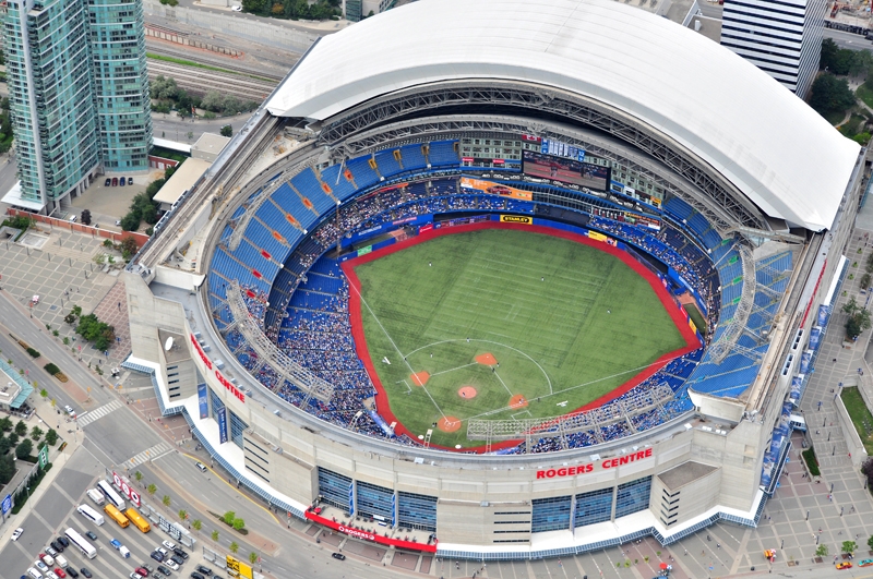 How well do the Toronto Blue Jays perform when the Rogers Centre roof is open/closed? - image