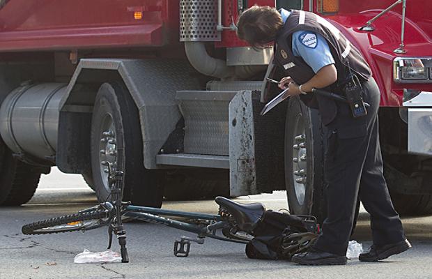 Cyclist dies after being hit by truck | Globalnews.ca