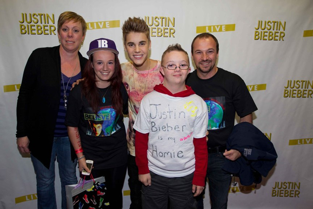 Edmonton Bieber sightings: Blue Plate Diner, Metro Billiards - image
