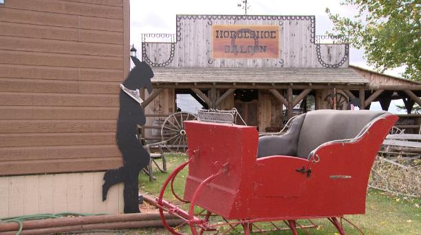 Saskatchewan man builds wild west style saloon - image