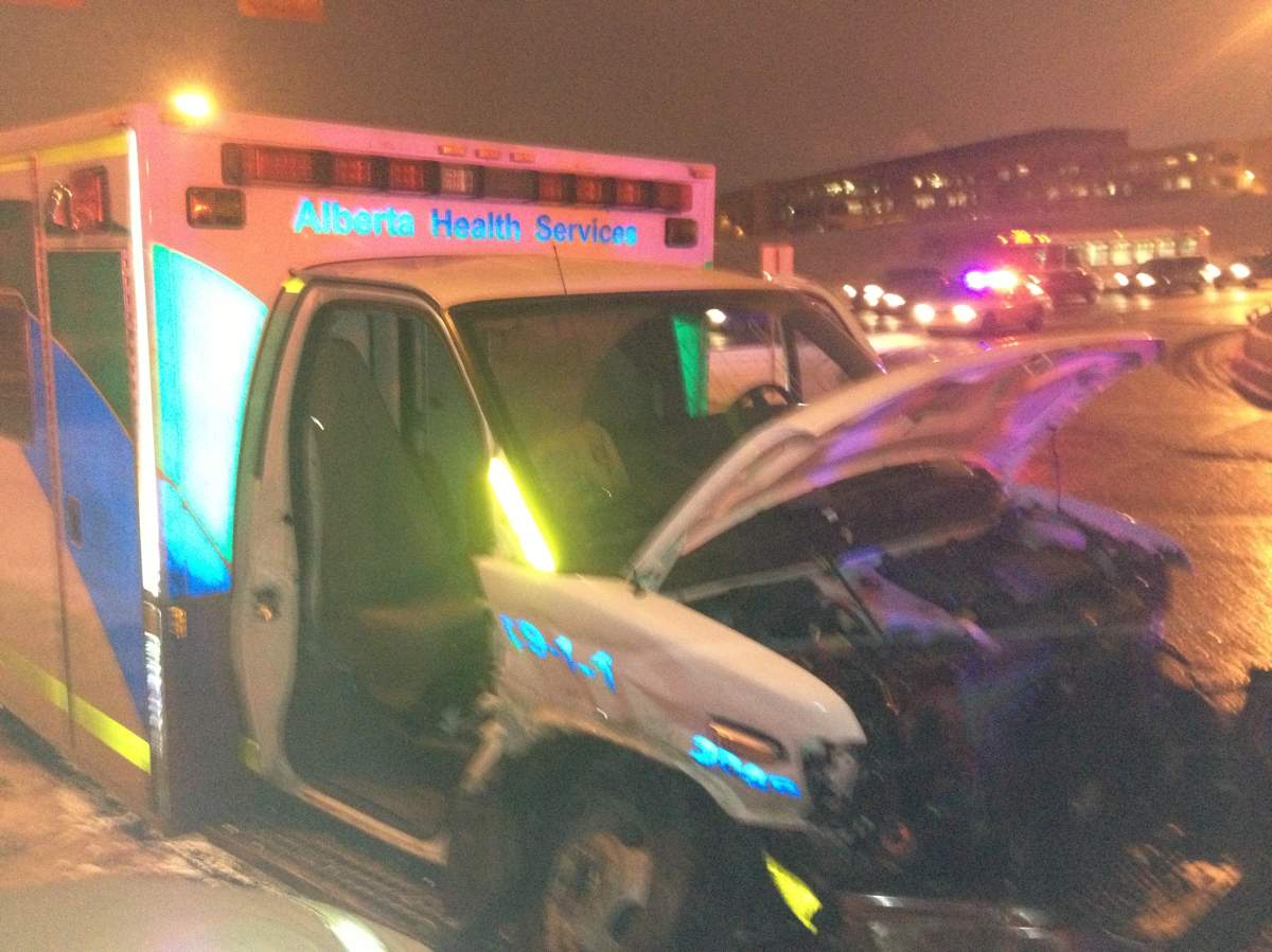 Serious crash involving ambulance sends four to hospital | Globalnews.ca