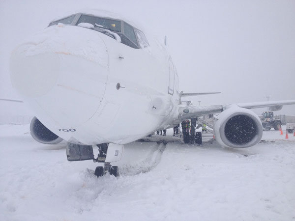 Westjet runs out of de-icing fluid in Kelowna - image