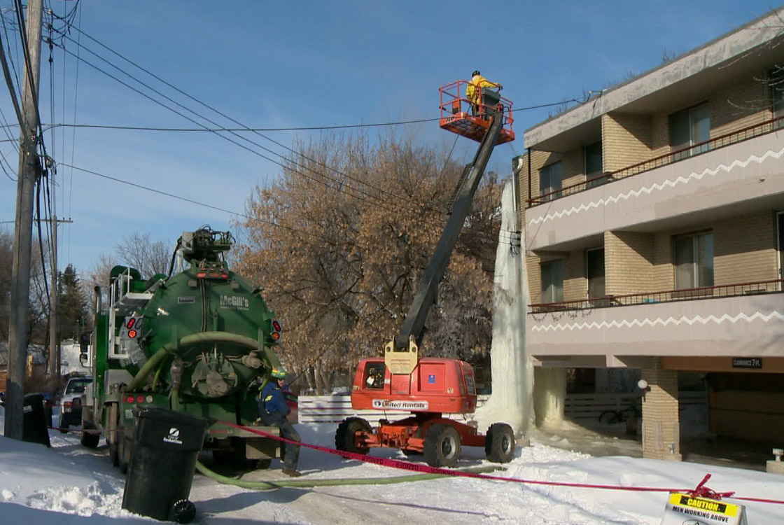 Crews fight water with water in Saskatoon, this time taking down a potentially hazardous icicle at an 8th Street apartment building on Tuesday.