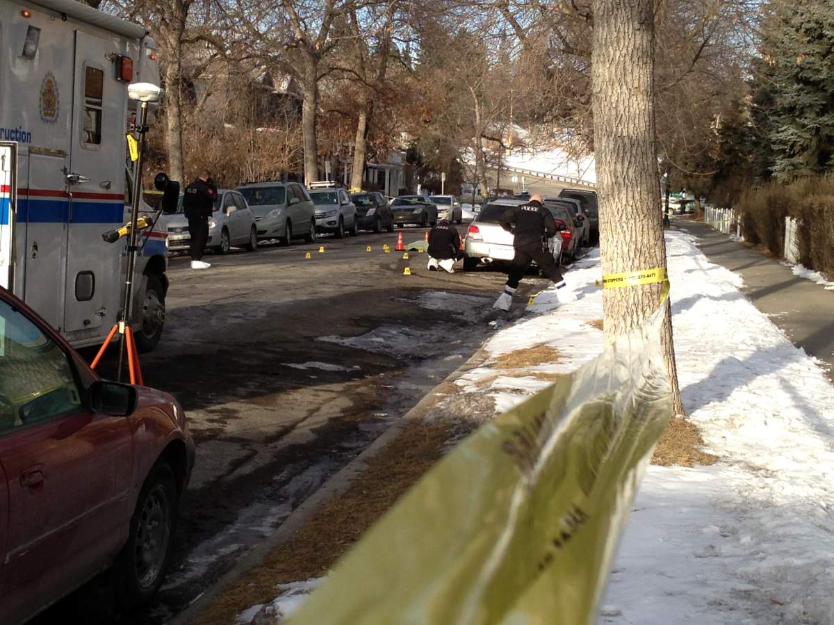 Cab driver discovers body on Sunalta street - image