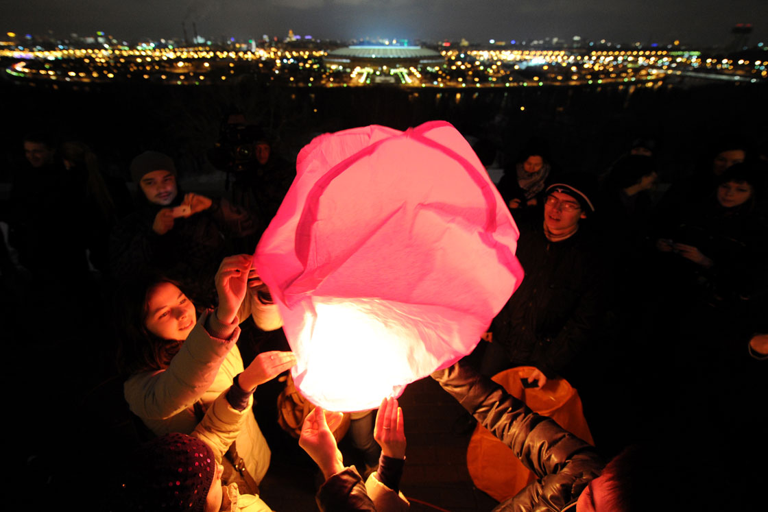 People launch a Chinese paper wish lantern during the sixth annual Earth Hour in Moscow on March 31, 2012. Millions of people were expected to switch off their lights for Earth Hour on March 31 in a global effort to raise awareness about climate change that was even to be monitored from space.