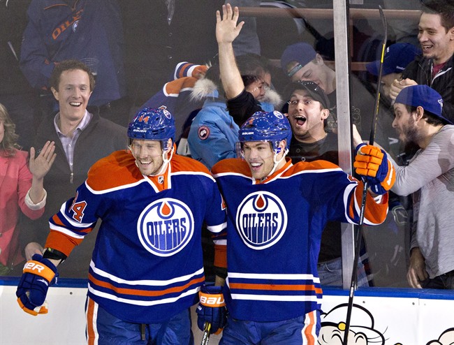 Hall breaks Gretzky record in Oilers win against Canucks - image
