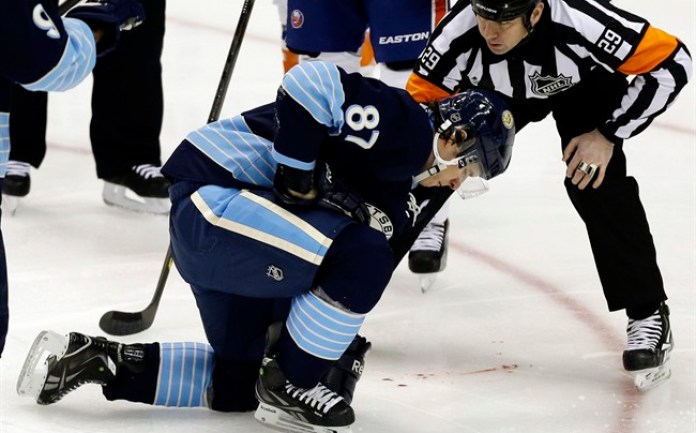 Thornton grins, bears it / Sharks' center loses 3 teeth on accidental high  stick in win