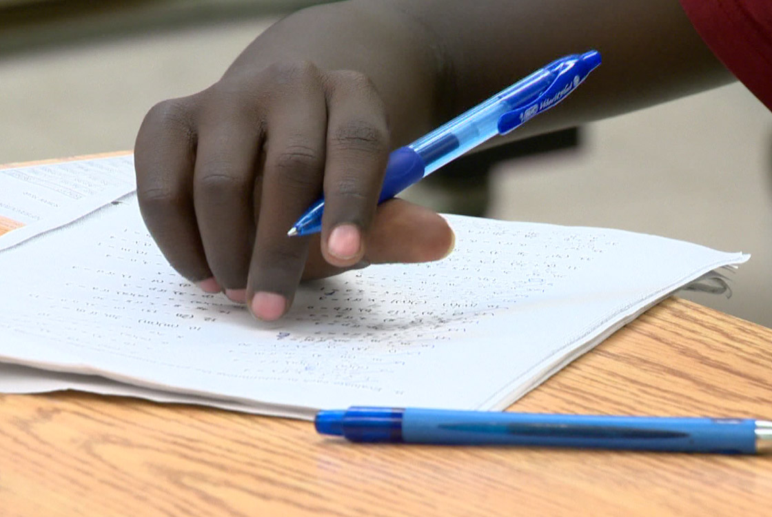 Saskatoon public school board lengthens school day, keeps three vacation break periods.