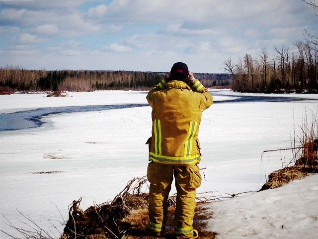 One man dead, another missing, after snowmobile plunges into Athabasca River - image