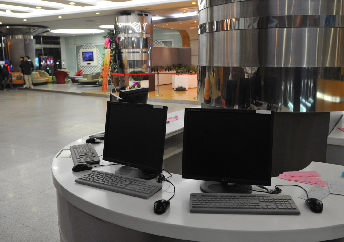 Disconnected computer monitors are seen at a visitors center of Korean Broadcasting System (KBS) headquarters in Seoul on March 20, 2013.
