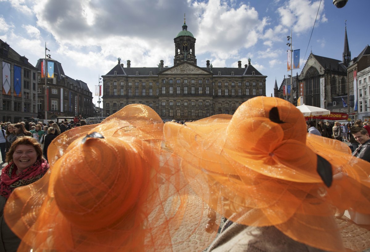 Why does the Netherlands wear orange? Explaining the Dutch jerseys and  'Oranje' tradition