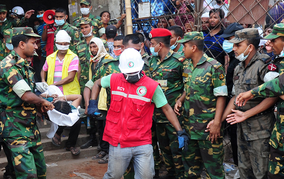 Gallery: 48 Hours After Bangladesh Garment Factory Collapse | Globalnews.ca