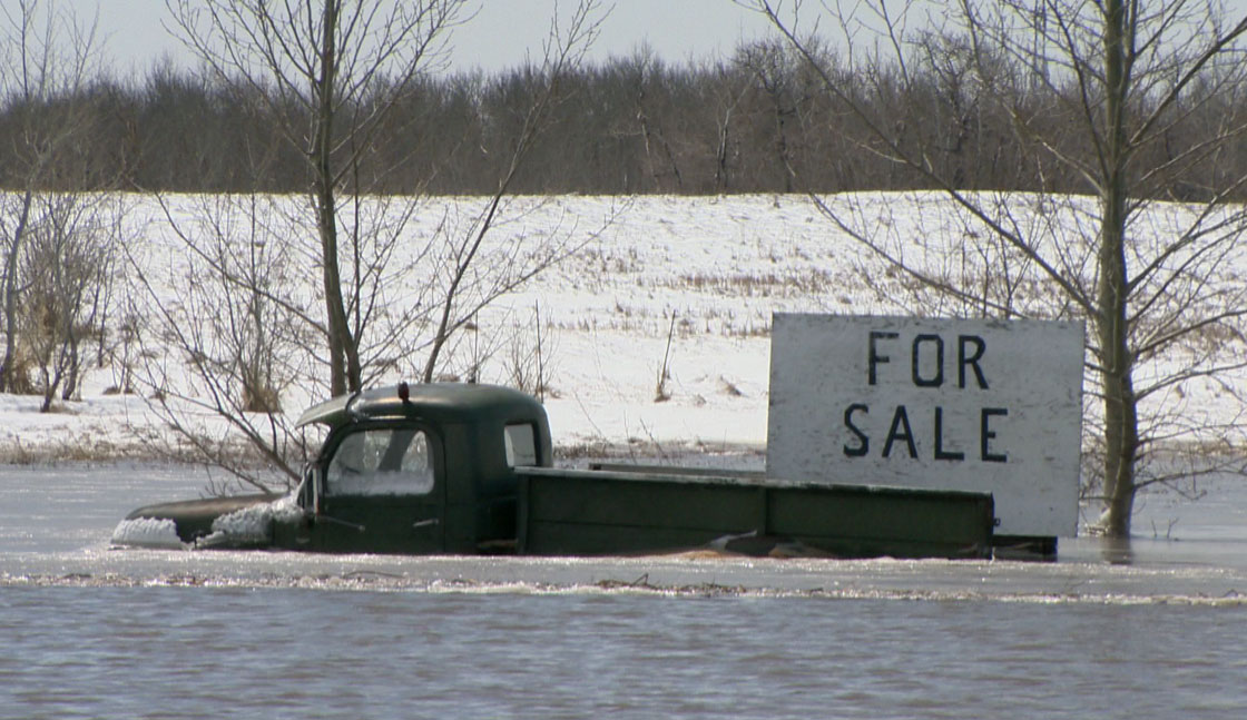 Rising floodwater forces residents in Borden, Saskatchewan to prepare for the worst on Tuesday.