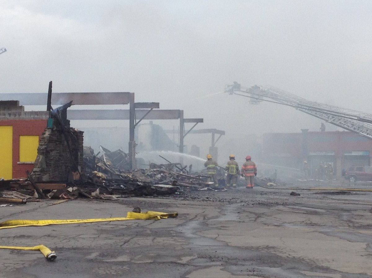 Chateauguay bowling alley goes up in flames - Montreal | Globalnews.ca