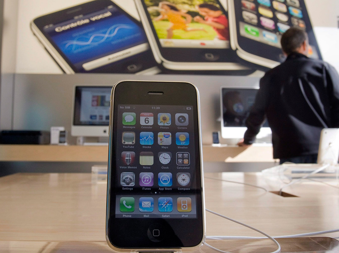 Three of Canada's smaller mobile phone carriers have jointly announced they're withdrawing from the their industry's main lobby group, claiming it's biased against their interests. 
