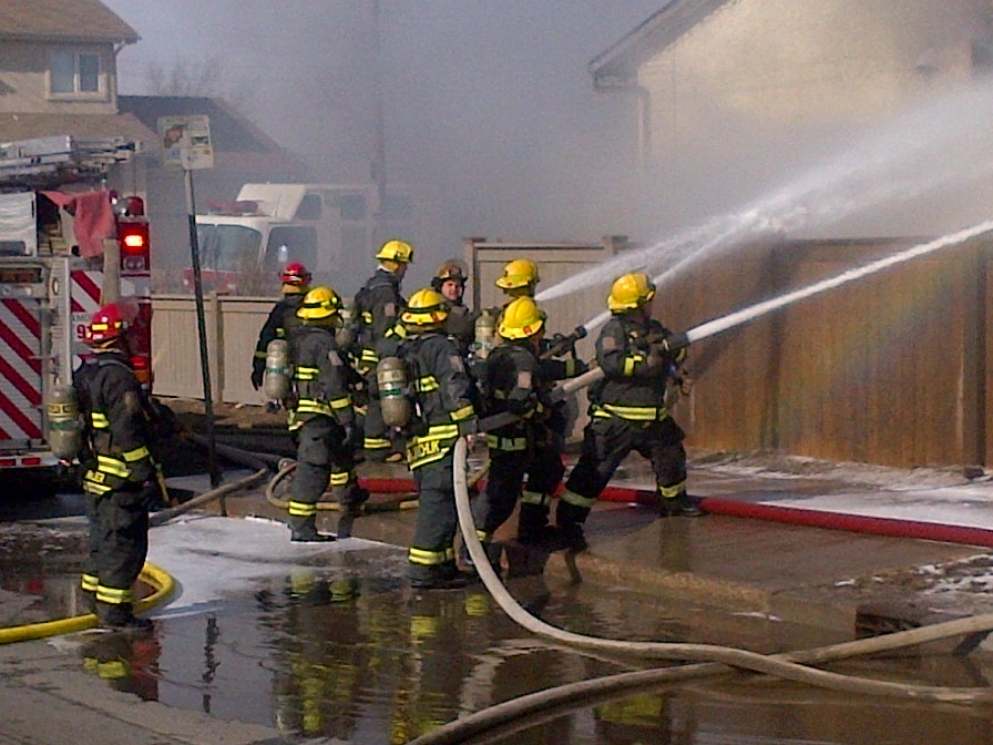 Fire crews battle house fire in Brooklands area Winnipeg Globalnews.ca