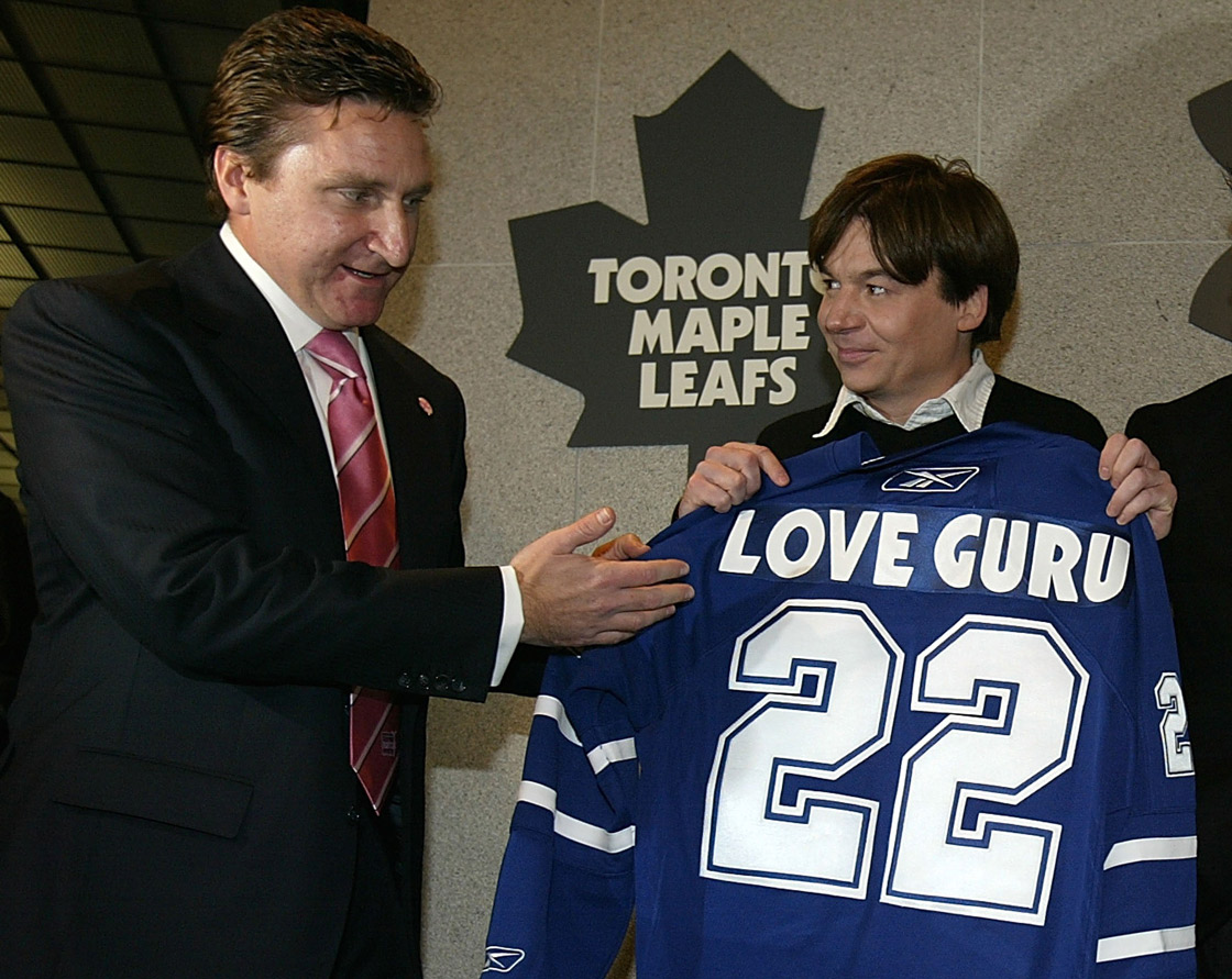 Toronto Maple Leafs vice-president and general manager John Ferguson presents Canadian actor and long time Maple Leafs fan Mike Myers with a jersey.