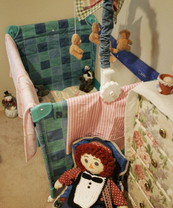 Liberals move to strengthen baby playpen safety regulations National Globalnews.ca