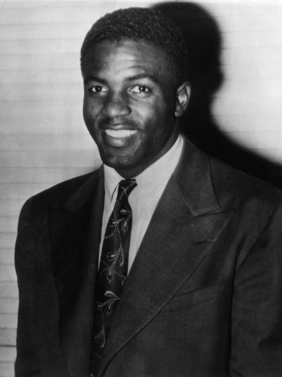 1940s 1947 BROOKLYN DODGERS BASEBALL PLAYER JACKIE ROBINSON WHO BROKE THE  BASEBALL COLOR BARRIER STANDING LOOKING AT CAMERA Stock Photo - Alamy
