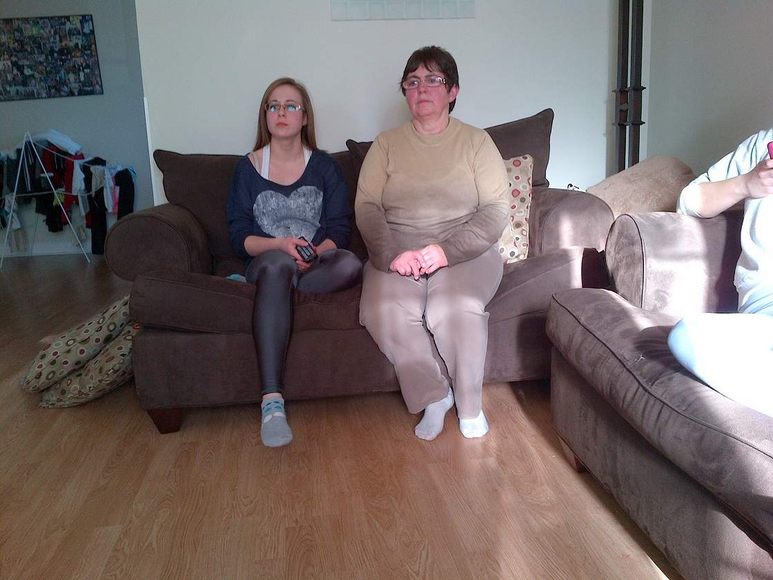 The teen, who had been watching the marathon all day to check on her mom’s status, found herself glued to the TV and trying desperately to reach her mother.