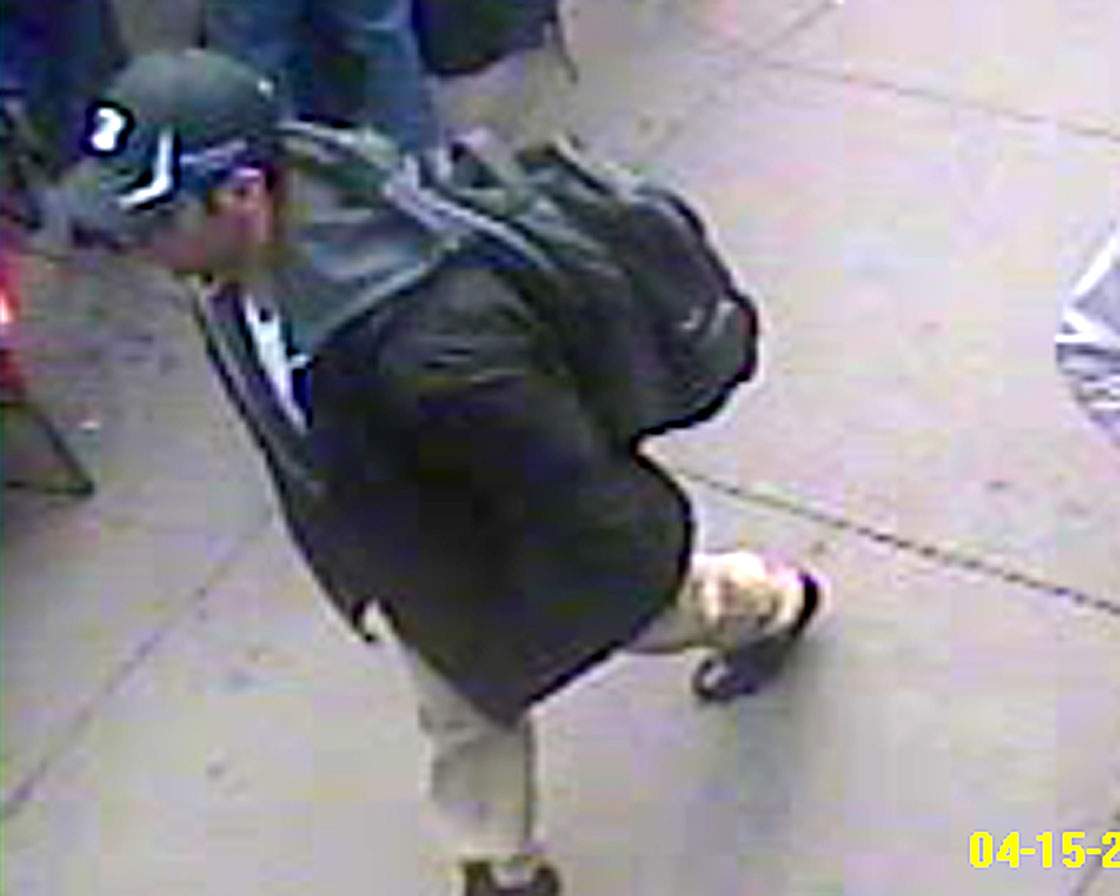 FBI releases photos of Boston Marathon bombing suspects | Globalnews.ca
