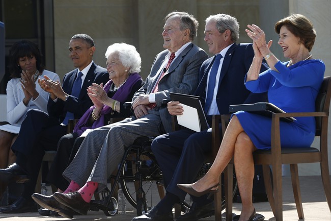 Obama honours Bush at White House - image